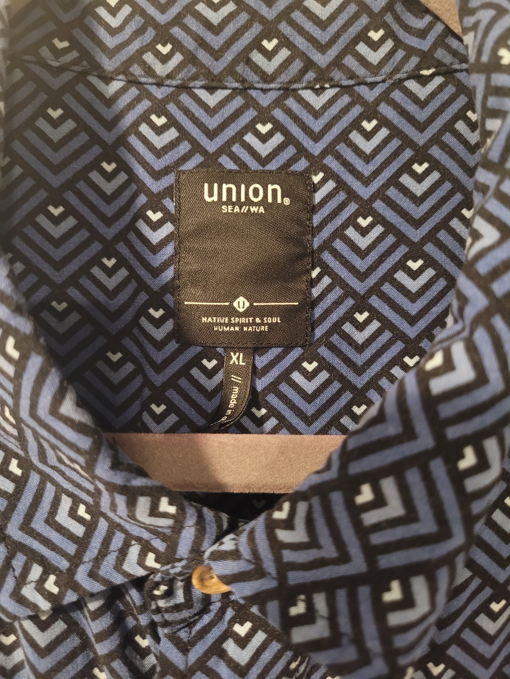 Union Navy & Light Blue Geometric Button-Down Shirt